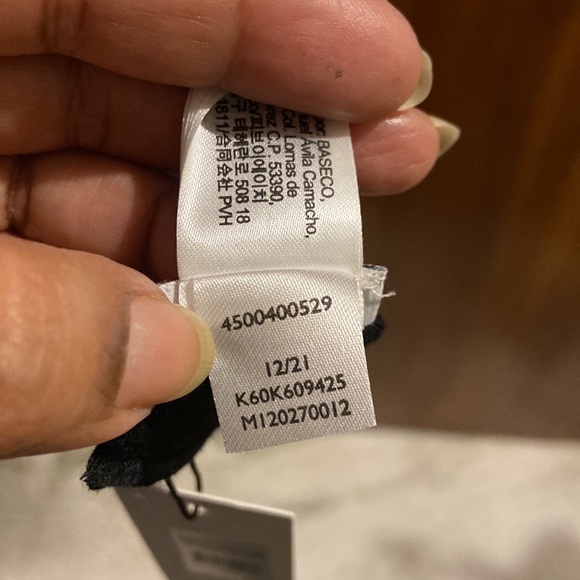 Calvin Klein big square scarf - Picture 7 of 8